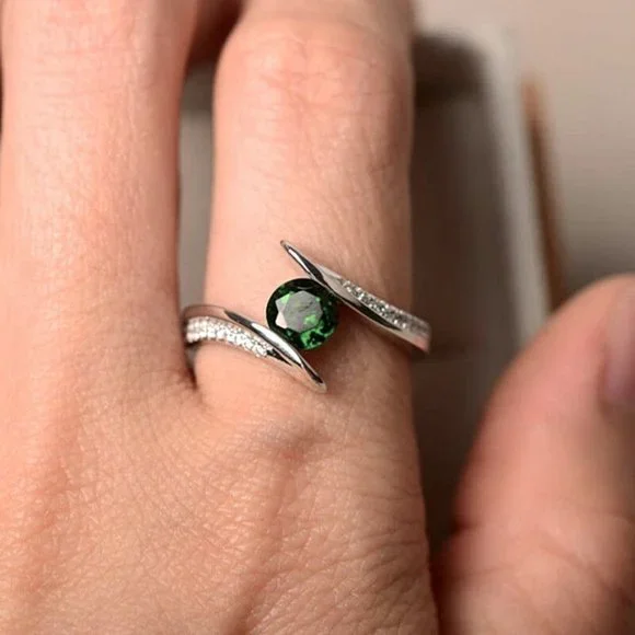 New Gorgeous 925 Silver Emerald Diamond Cocktail Ring - Picture 3 of 4